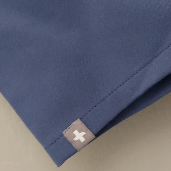 FIGS Catarina One Pocket V Neck Scrub Top In Big Sky - Picture 5 of 15